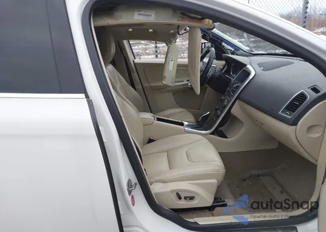 2014 Volvo Xc60 T6 R-Design Platinum from USA, damaged, VIN YV4902DZ6E2550940